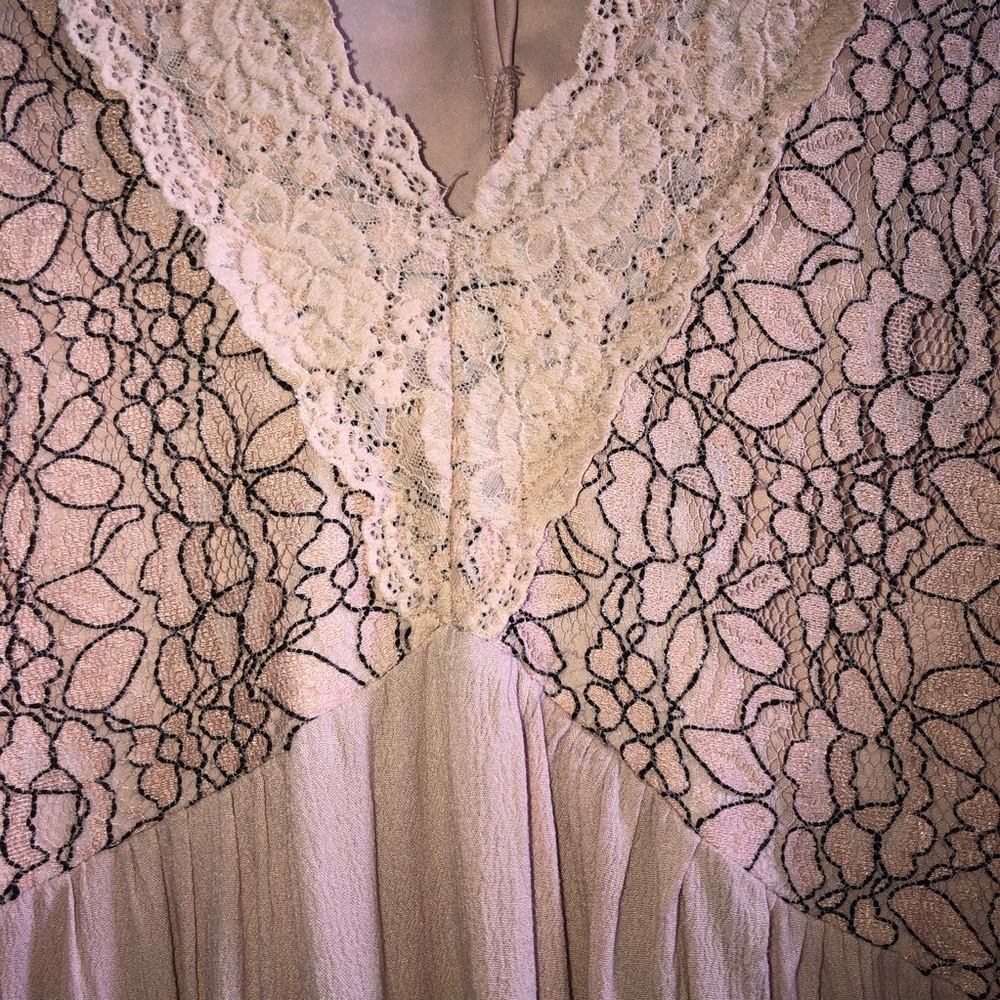 NWT Blush colored V-neck stitched ling sleeve blouse - Picture 3 of 9